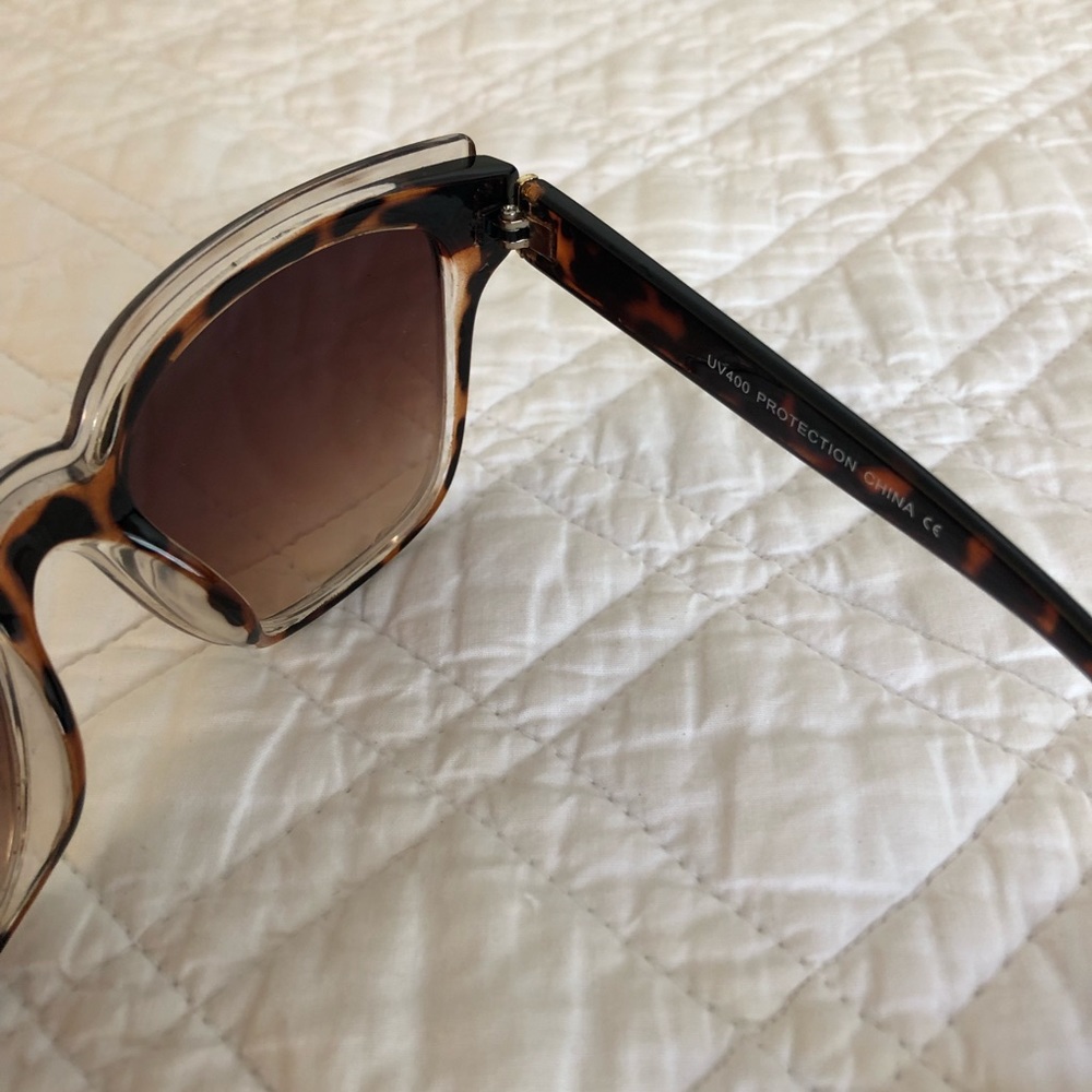 Tortoise Shell Color Sunglasses - Picture 4 of 6